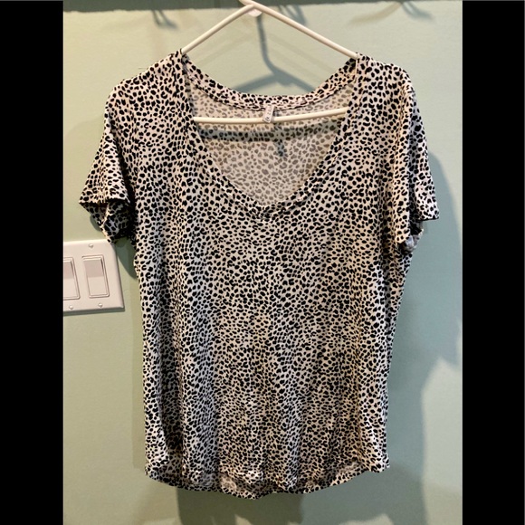 Super cute snow leopard T - Picture 1 of 1